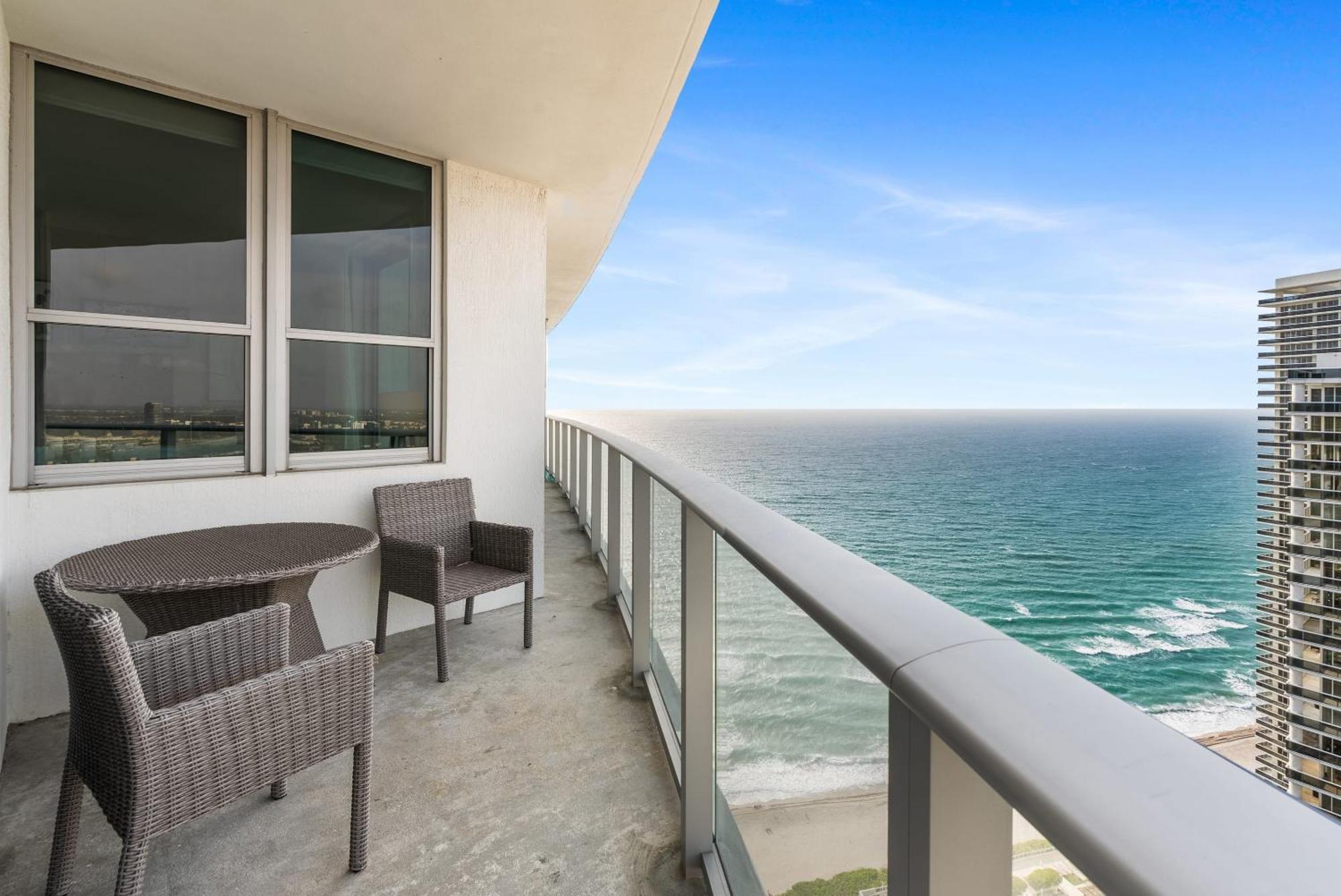 High Floor Corner 2 Bdr At Lyfe Resort Hollywood Ngoại thất bức ảnh