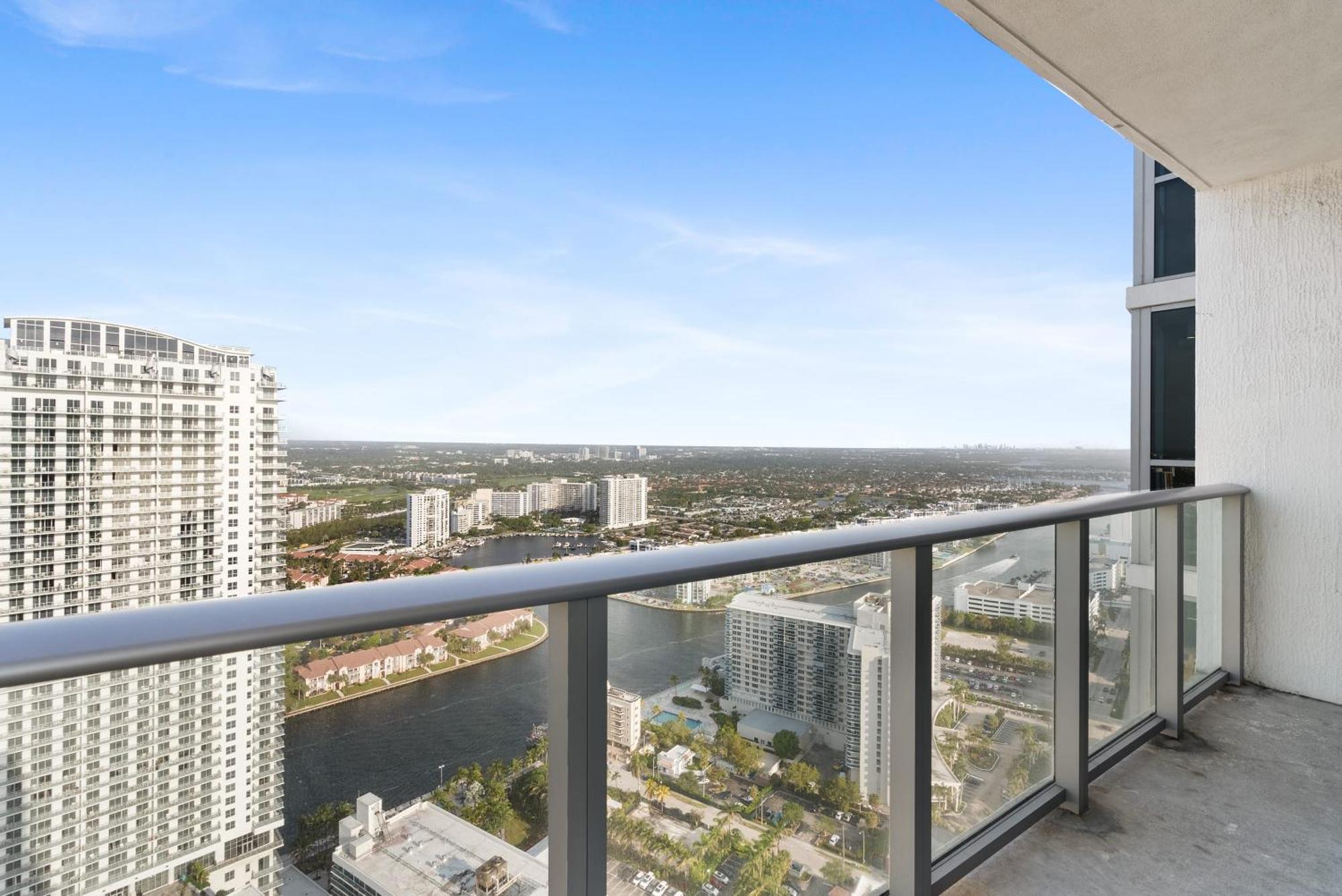 High Floor Corner 2 Bdr At Lyfe Resort Hollywood Ngoại thất bức ảnh